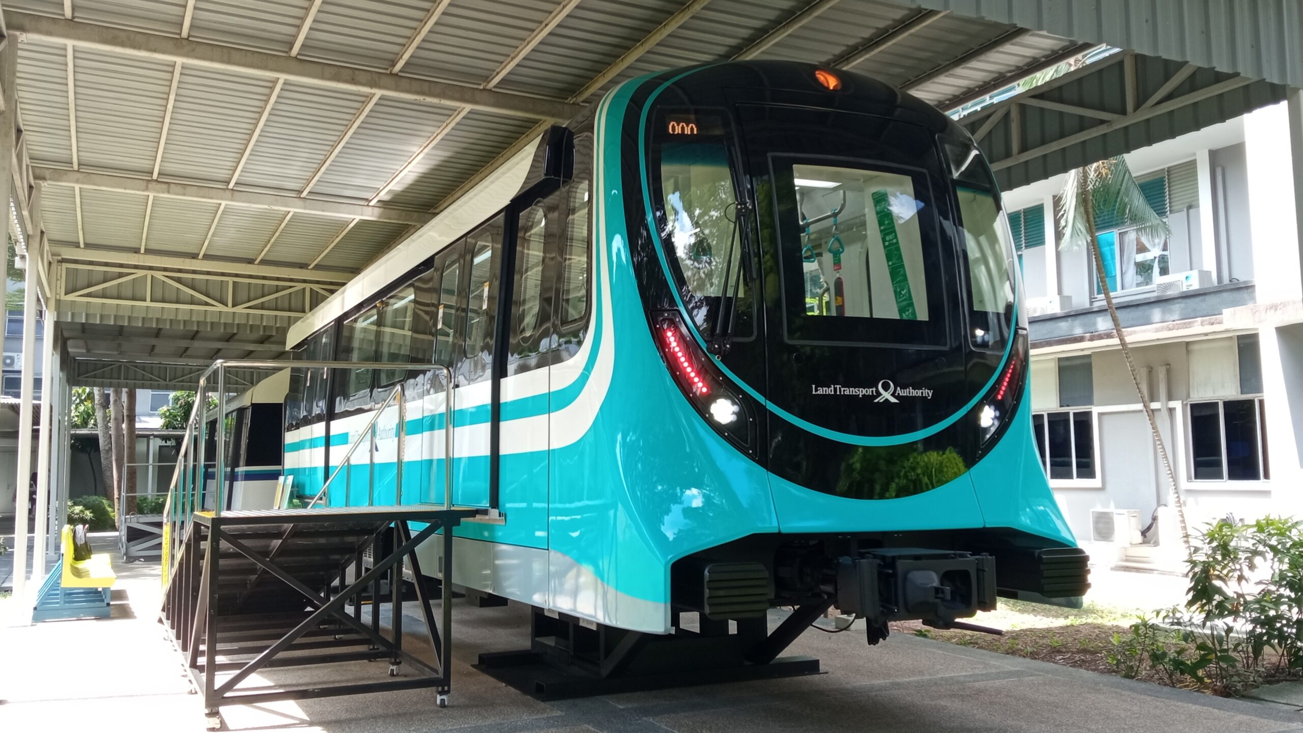 You are currently viewing Hyundai Rotem Unveils Revolutionary Hydrogen-Powered Train at Korea Railways & Logistics Fair 2023